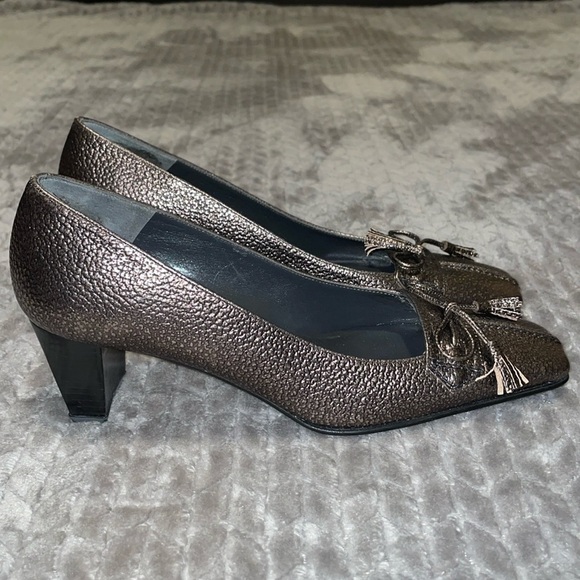 Stuart Weitzman Gold Printed Patent Leather Square Toe Pumps. Size 6.5. - Picture 1 of 11